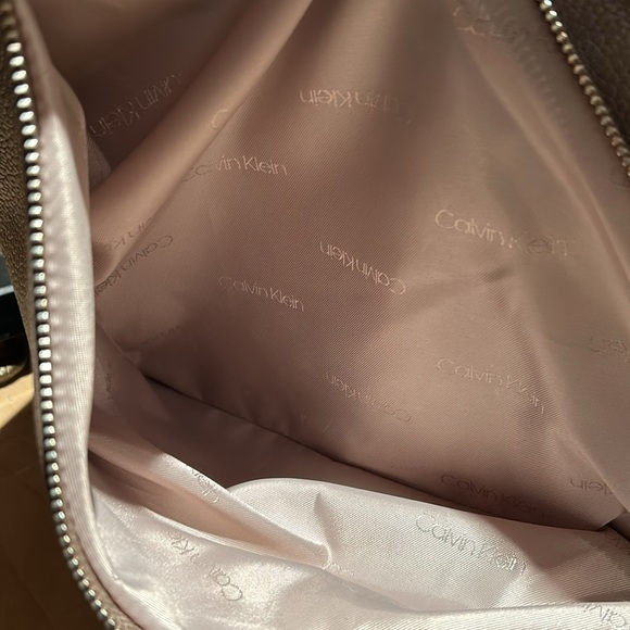 Calvin Klein Geo Rocky Road Hobo Handbag/Purse Taupe Vegan Leather LIKE NEW - Picture 5 of 10